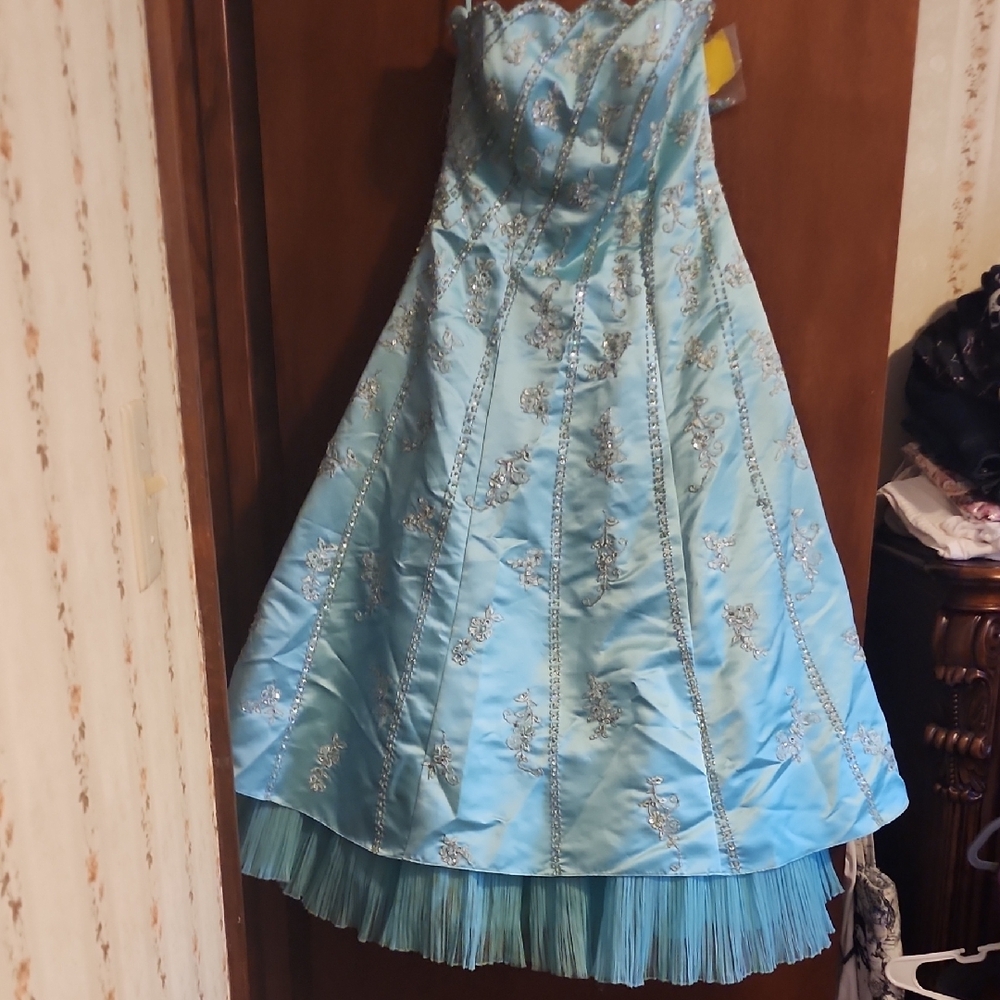 Elegant Blue Strapless Gown with Silver Embroidery
